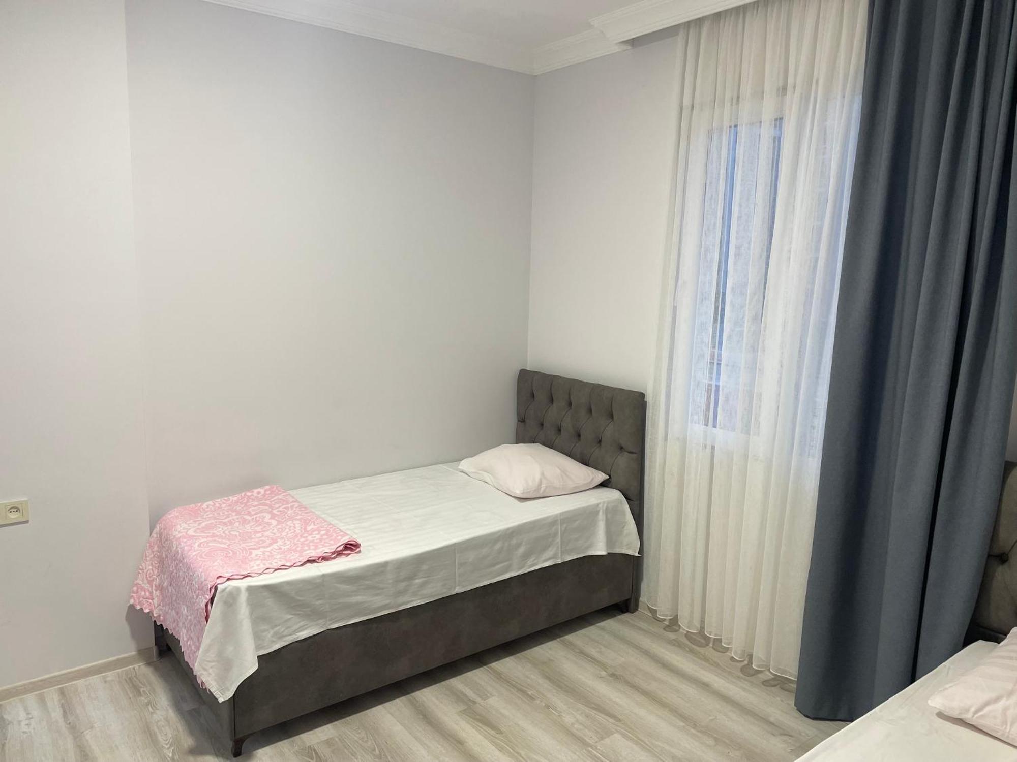 Twins Hotel Гоніо Екстер'єр фото