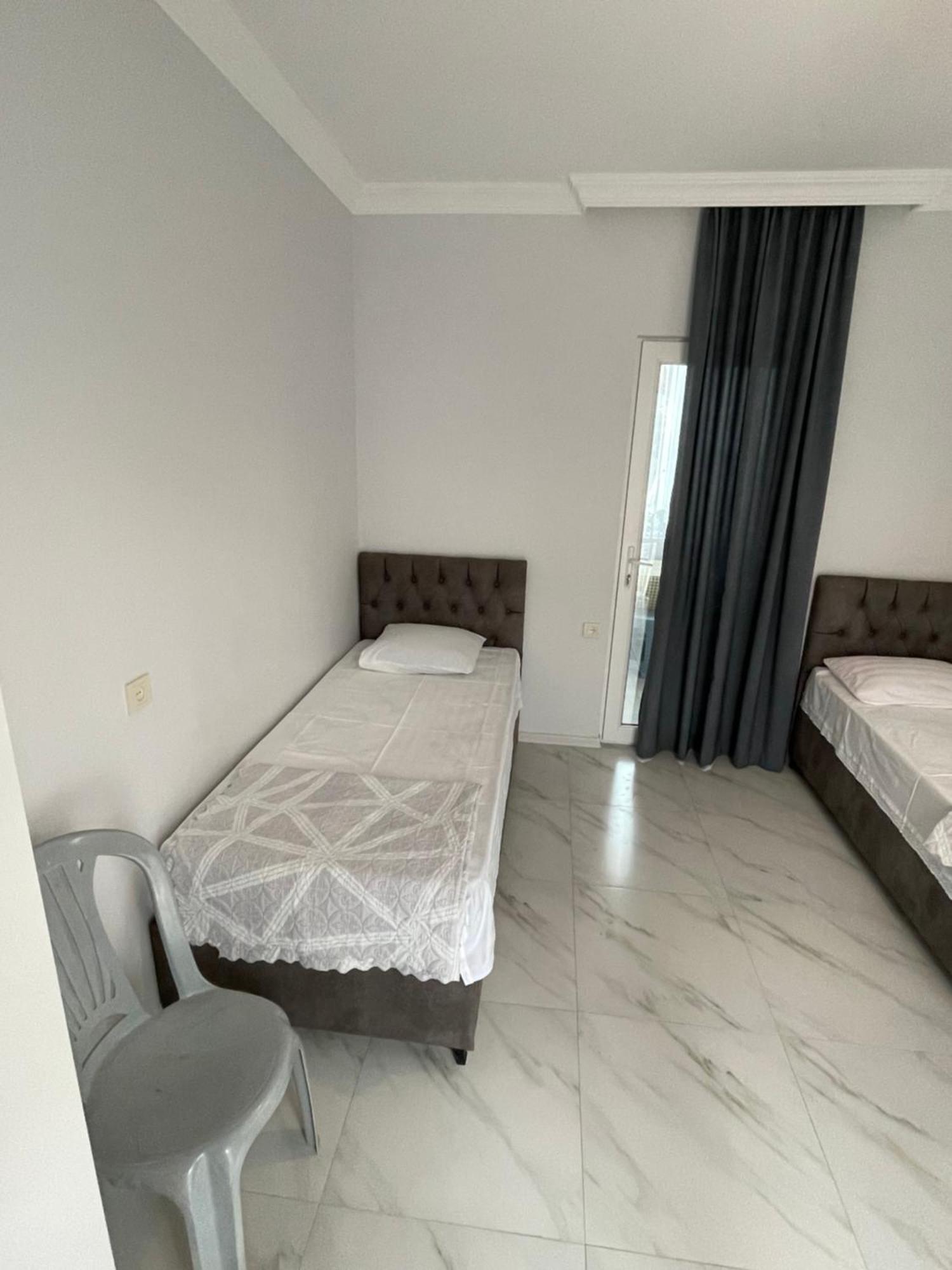 Twins Hotel Гоніо Екстер'єр фото