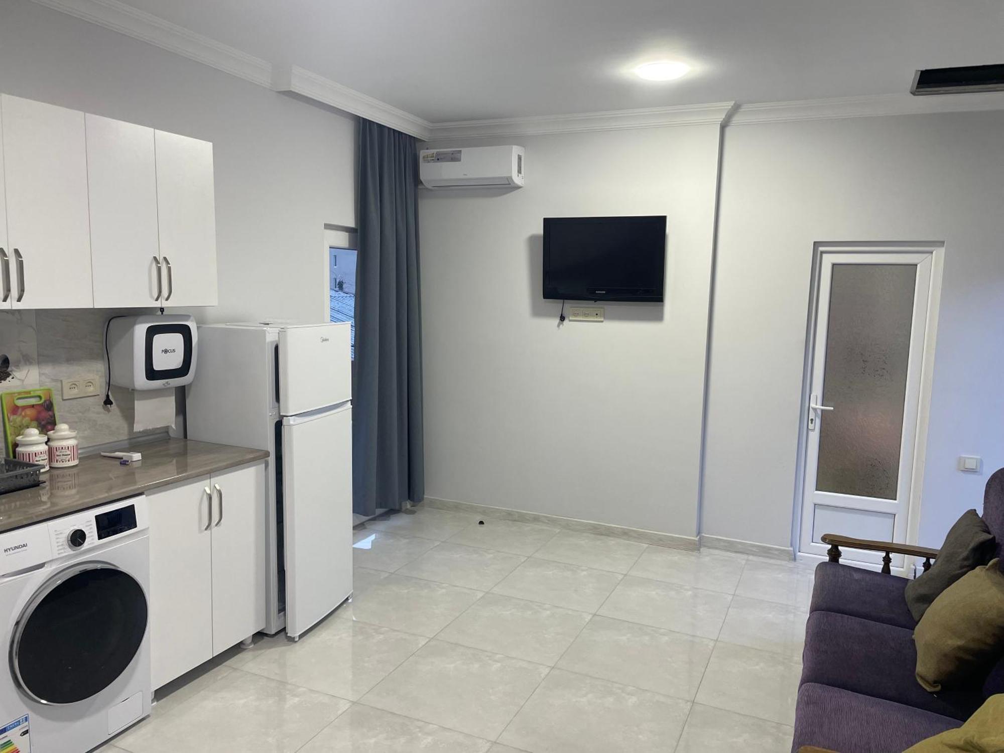 Twins Hotel Гоніо Екстер'єр фото
