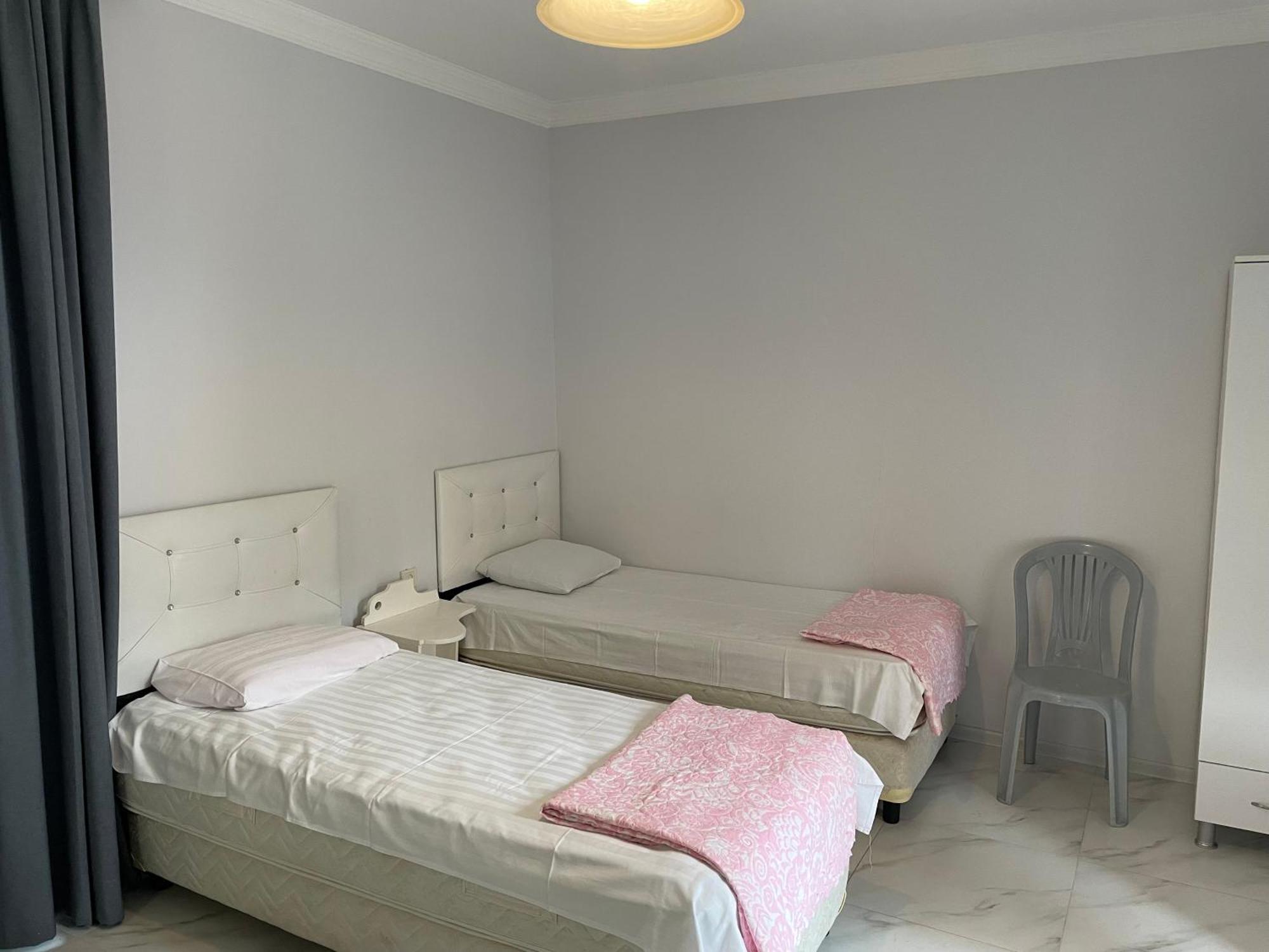 Twins Hotel Гоніо Екстер'єр фото