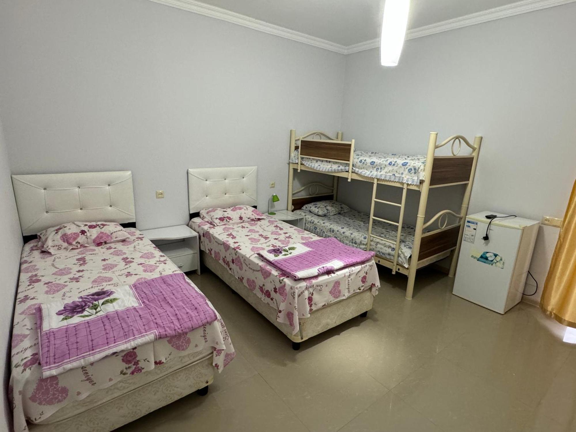 Twins Hotel Гоніо Екстер'єр фото