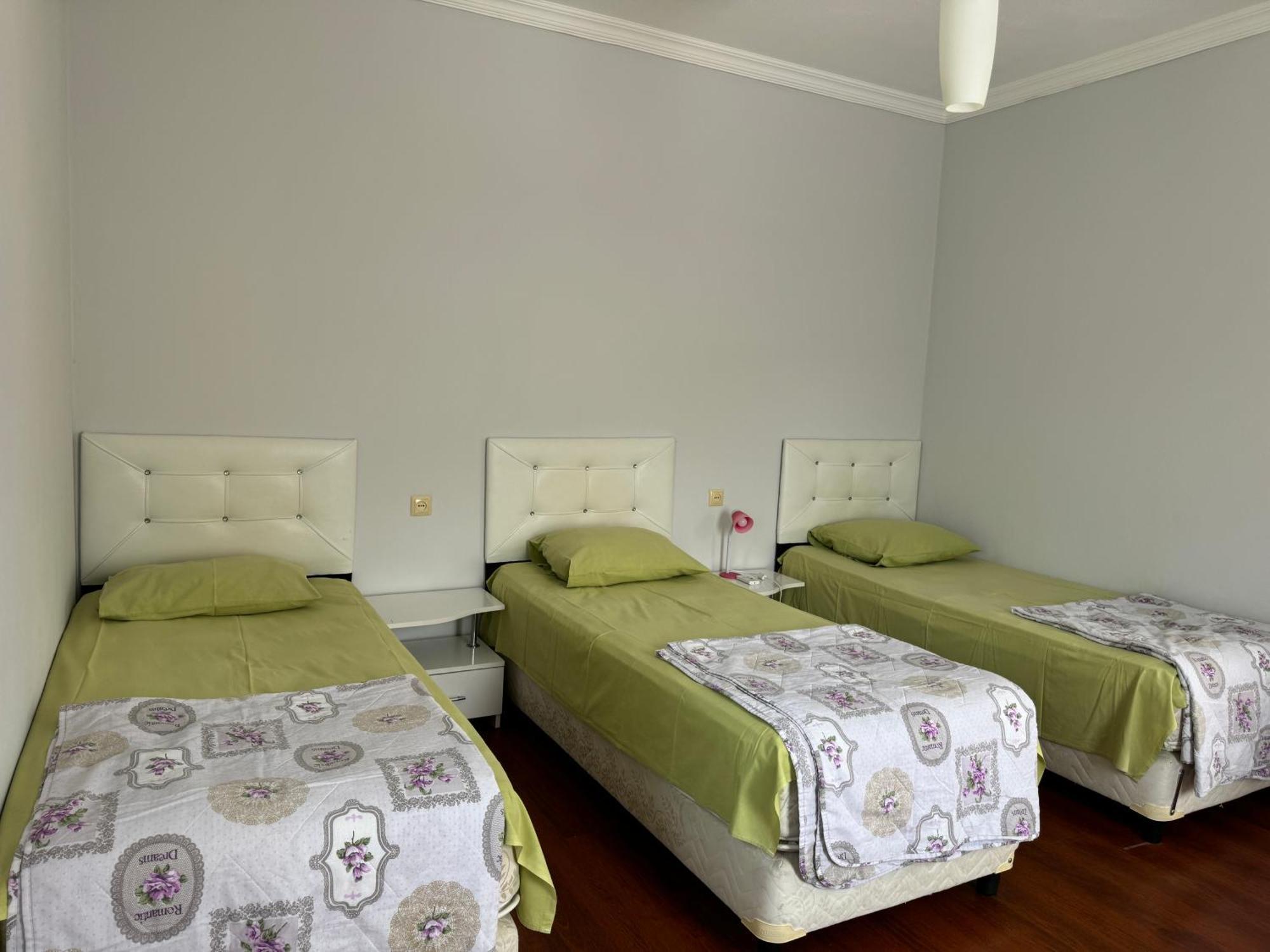 Twins Hotel Гоніо Екстер'єр фото