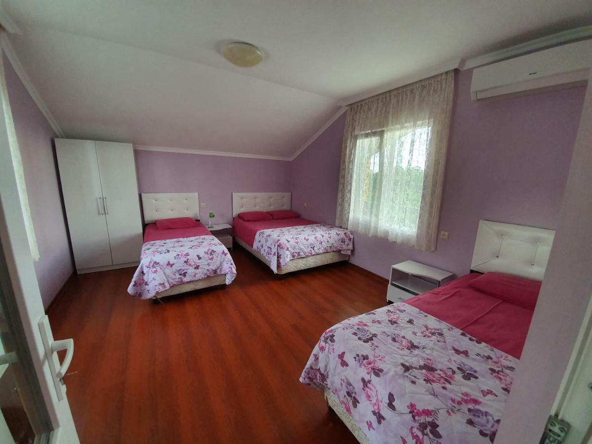 Twins Hotel Гоніо Екстер'єр фото