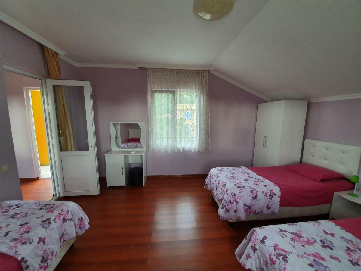 Twins Hotel Гоніо Екстер'єр фото