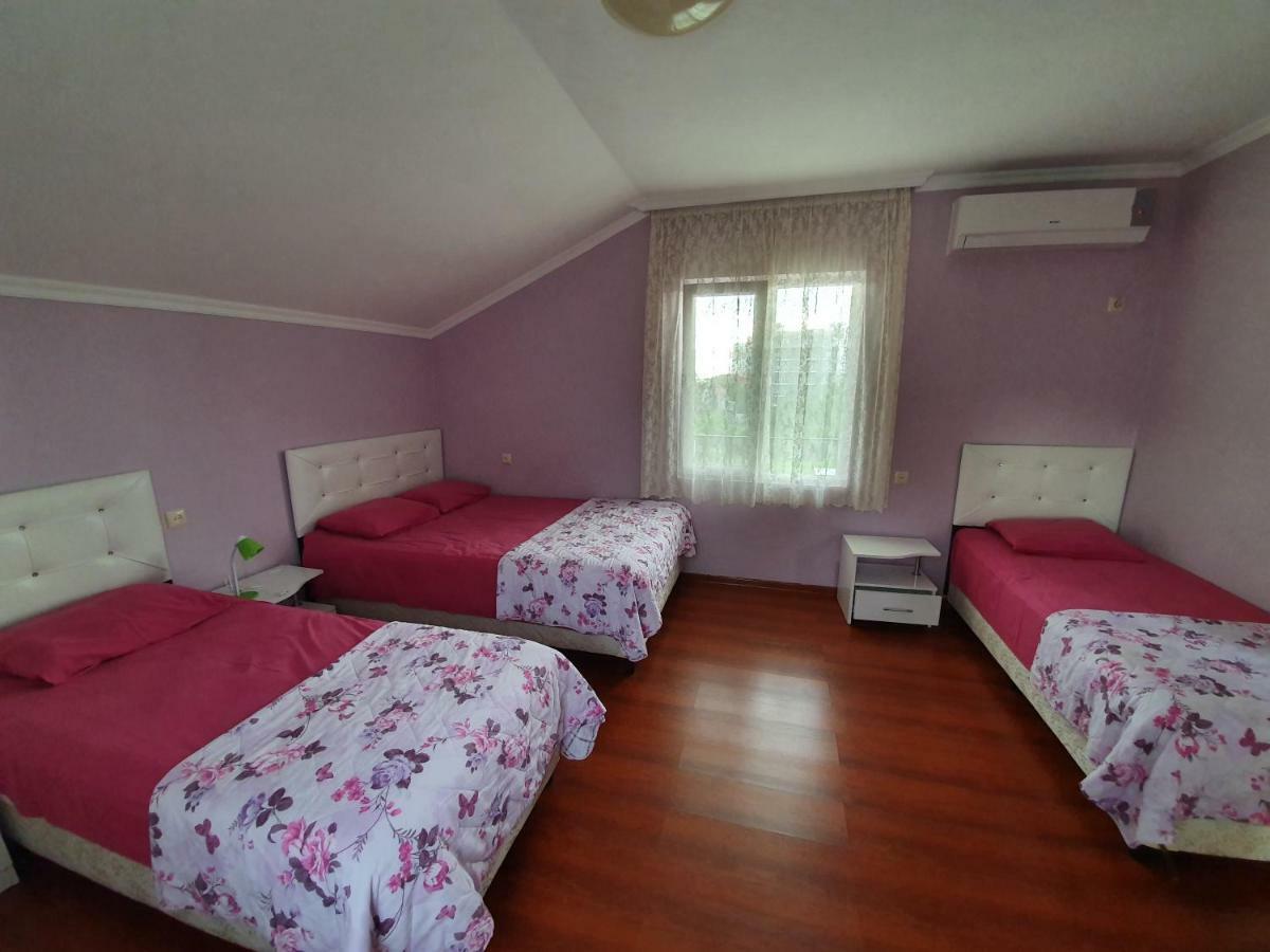 Twins Hotel Гоніо Екстер'єр фото